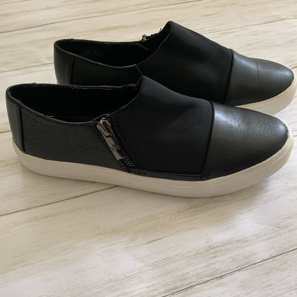 halston shoes sale